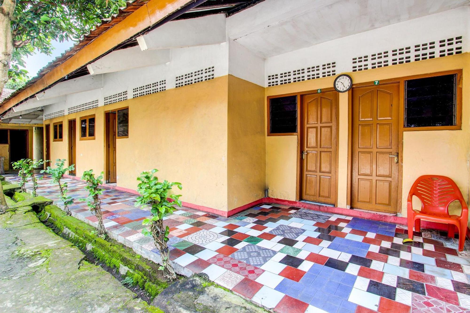 Spot On 92336 Hotel Sukowati Surakarta  Exterior photo